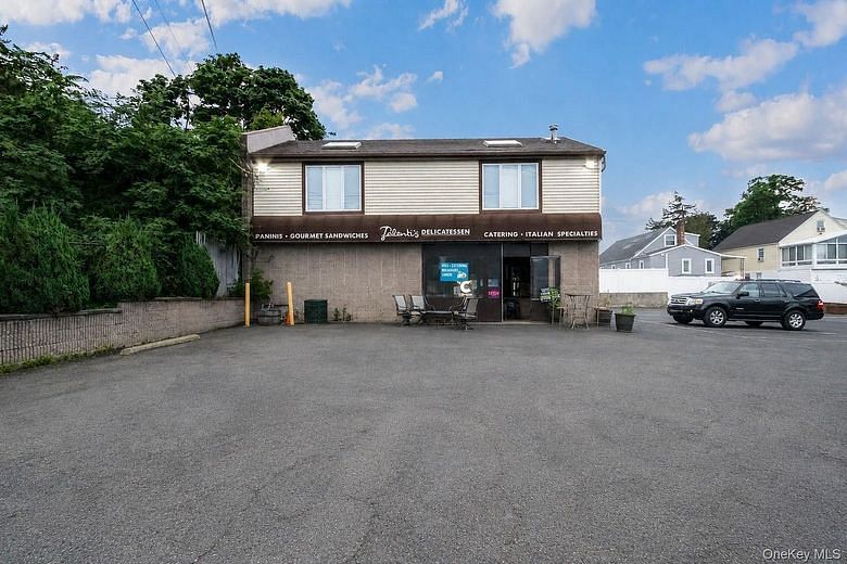 44 Bayville Avenue