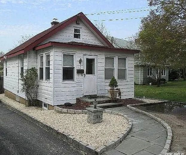 44 Perry Avenue