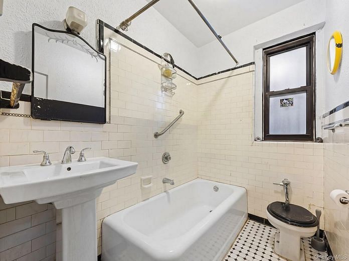 4410 Cayuga Avenue #1D