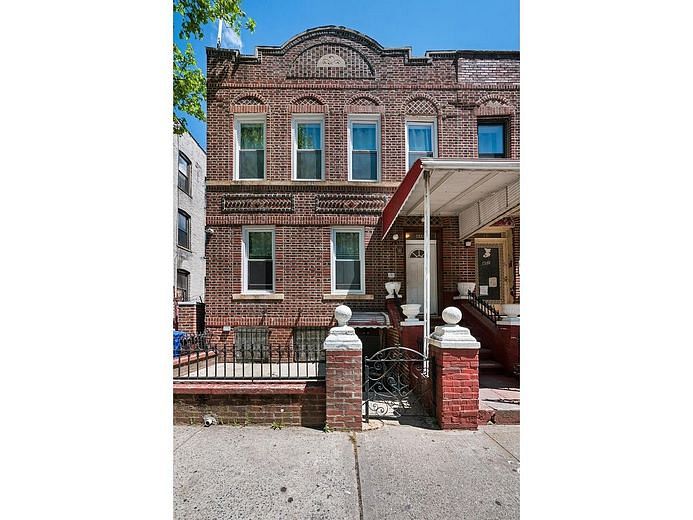 445 East 95th Street