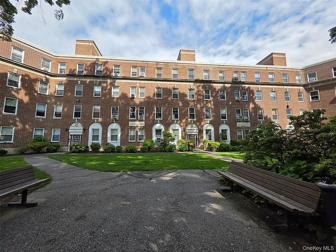 445 Gramatan Avenue #GC2