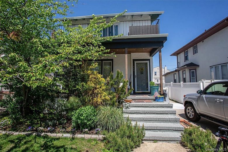 445 W Walnut Street