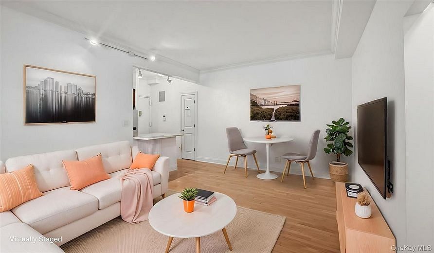 4489 Broadway #2D