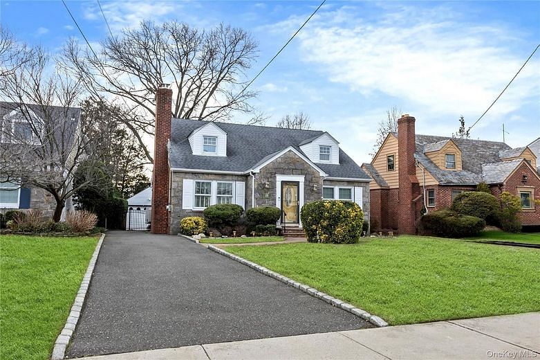 449 Mineola Boulevard