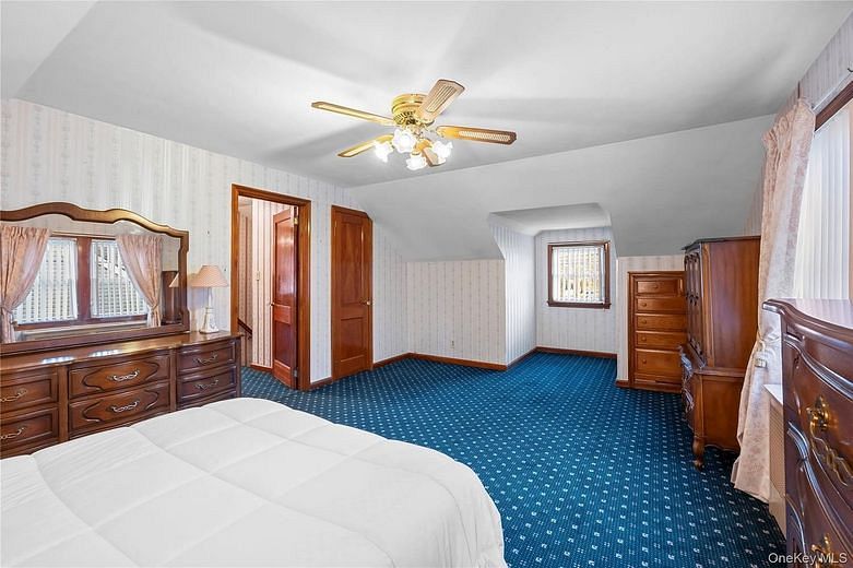 449 Mineola Boulevard