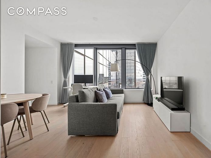 45-3 Court Square #4406