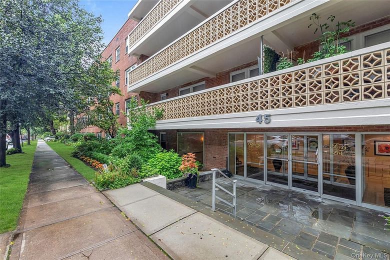 45 Hill Park Avenue #3D
