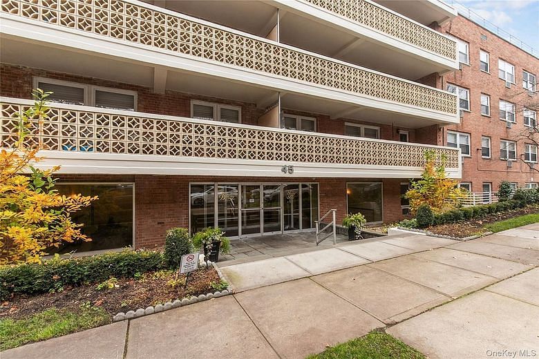 45 Hillpark Avenue #2L