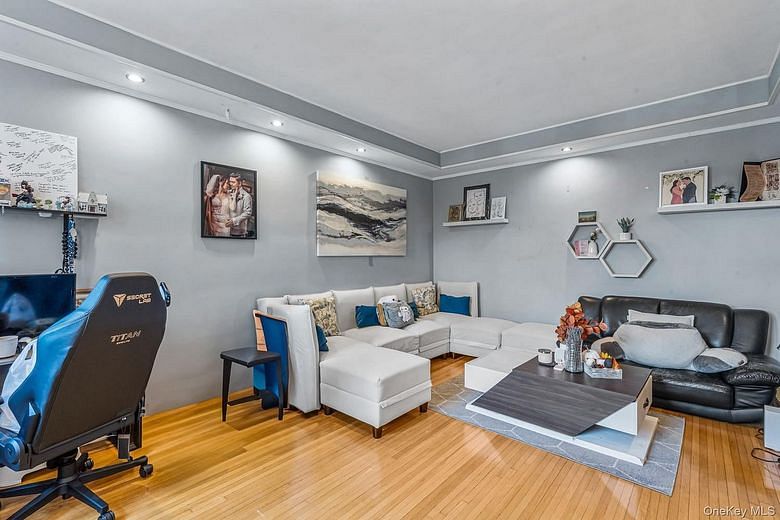 45 Kew Gardens Road #4A