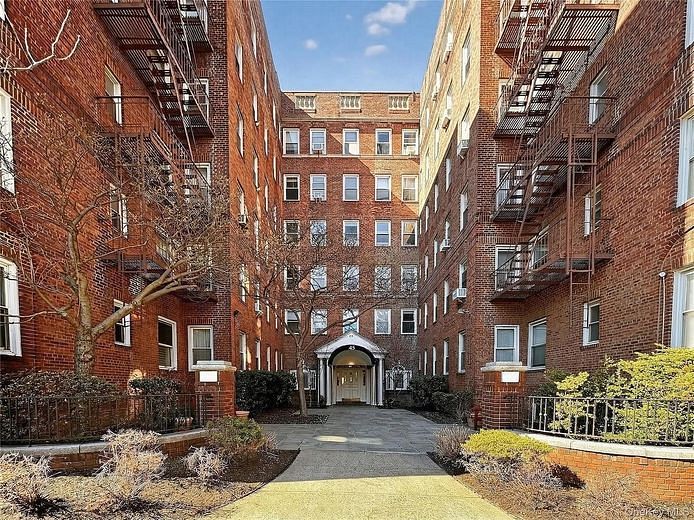 45 Kew Gardens Road #5N