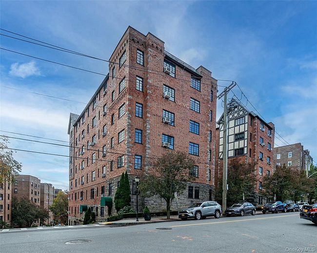 45 Pondfield Road W #1G