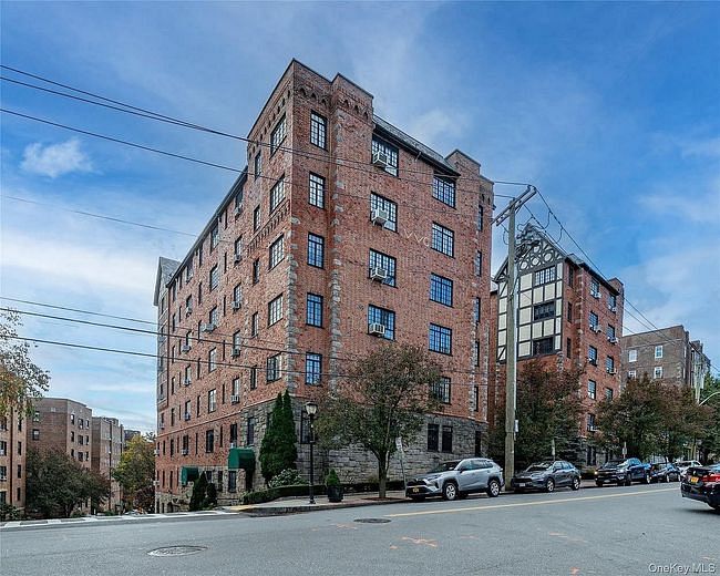 45 Pondfield Road W #1G