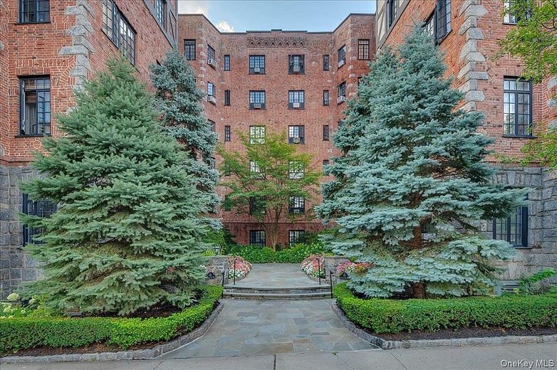 45 Pondfield Road W #4C