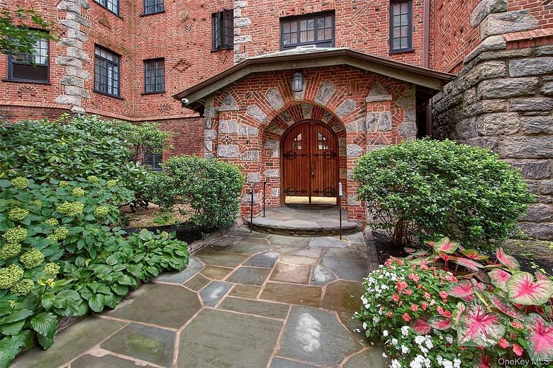 45 W Pondfield Road #1F