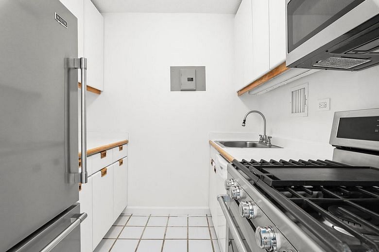 45 West 67th Street #28F