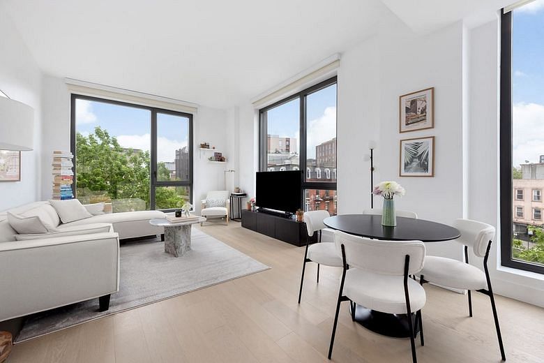 450 Grand Avenue #4E