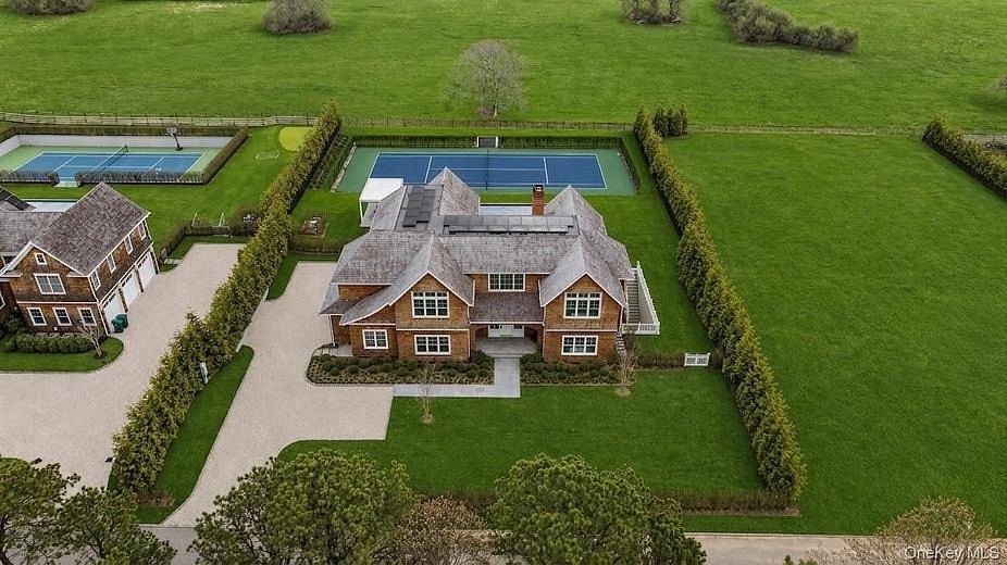 450 Seven Ponds Towd Road & 460 Edge of Woods Road