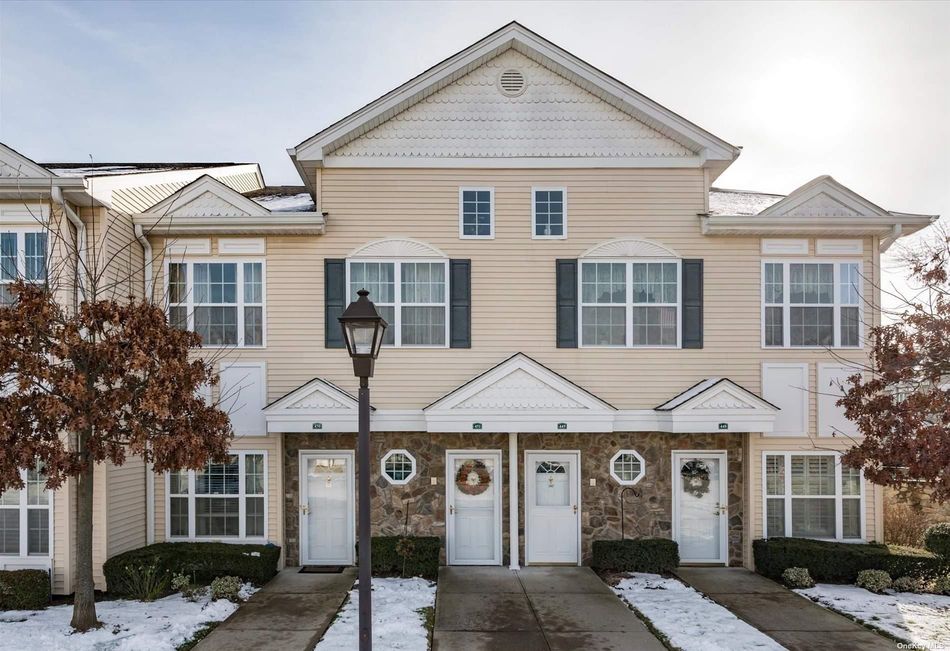 Image 1 of 28 for 451 Winter Place #451 in Long Island, East Meadow, NY, 11554
