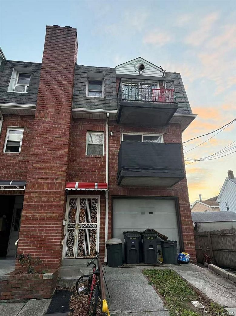 4512 Robinson Street