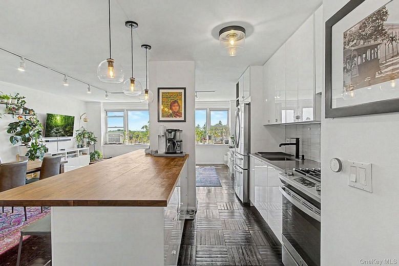 4555 Henry Hudson Parkway #805