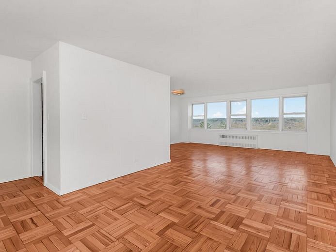 4555 Henry Hudson Parkway #902