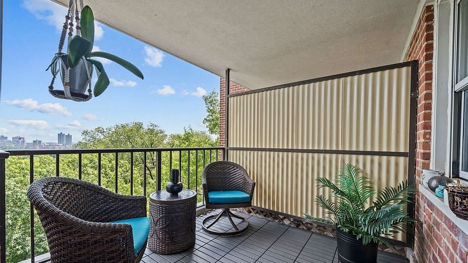 4555 Henry Hudson Parkway West #908