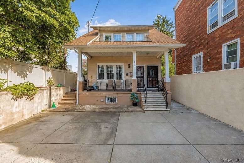 4558 Richardson Avenue