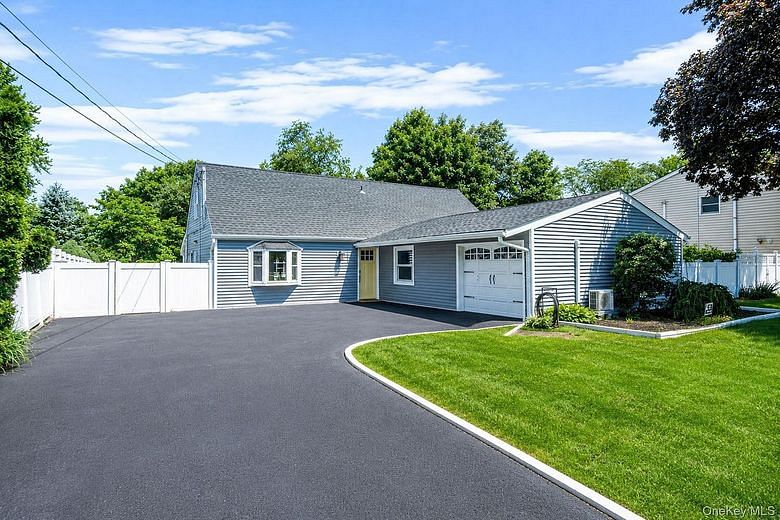 457 Peconic Street