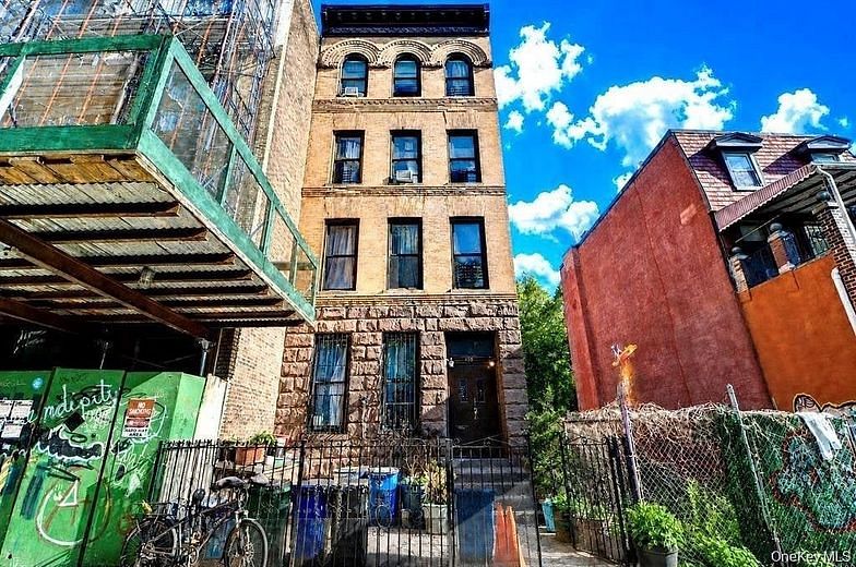 458 Halsey Street