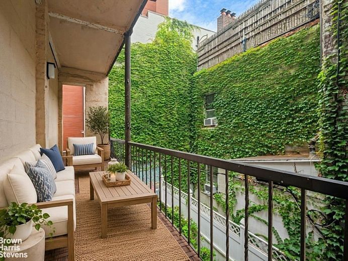 459 Hudson Street #2B