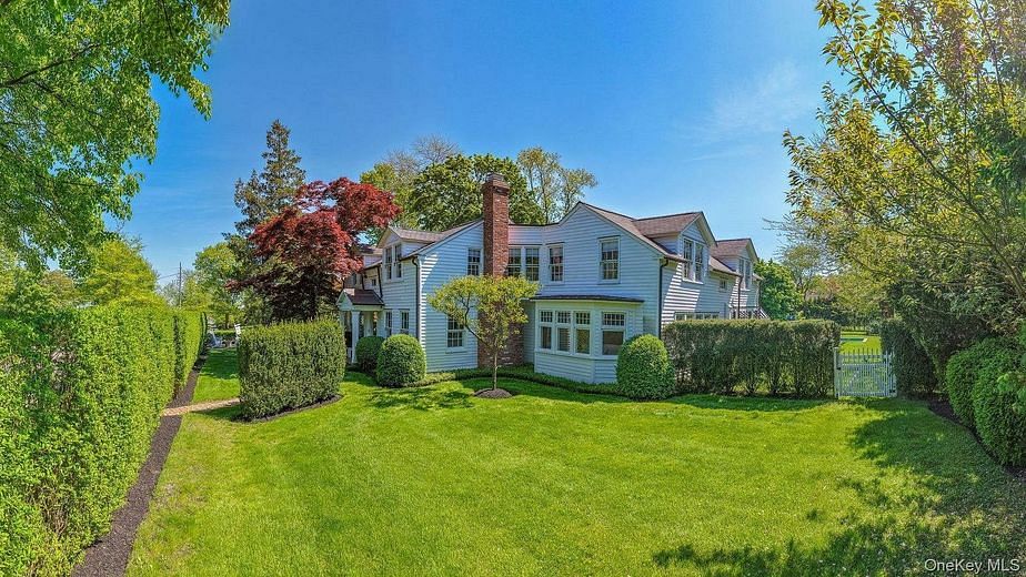 46 Bellport Lane