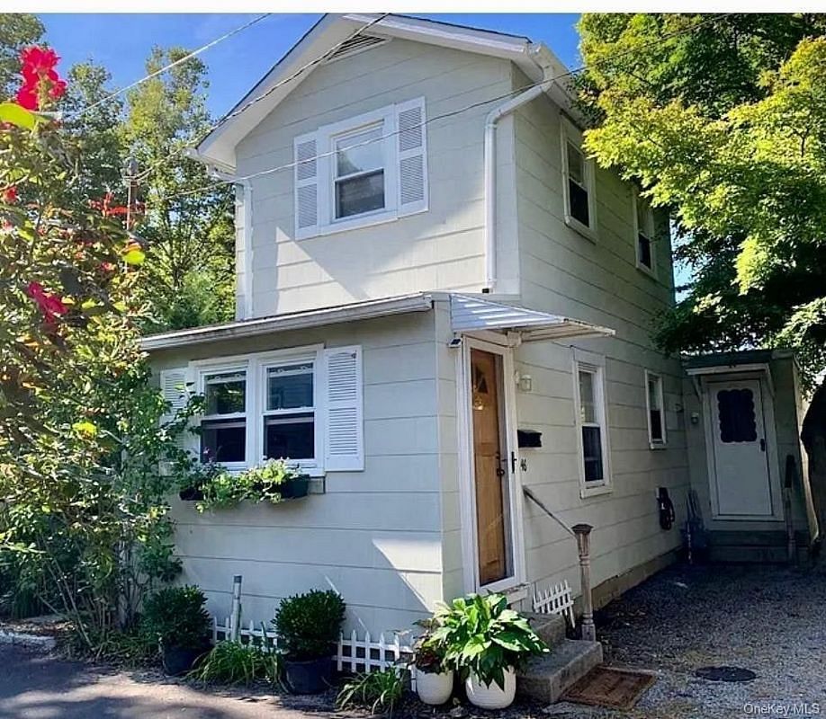 Image 1 of 7 for 46 Brown Street in Long Island, Oyster Bay, NY, 11579