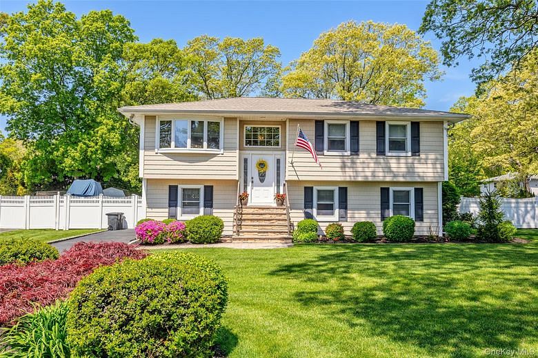 46 Hewitt Boulevard
