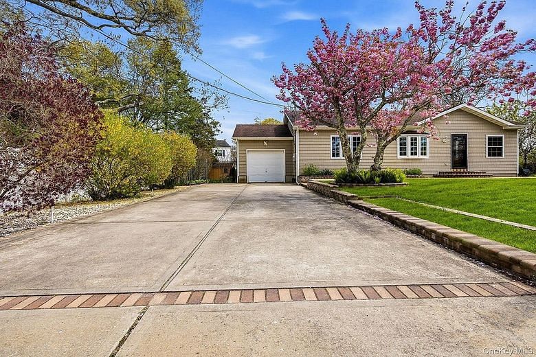 46 Lafayette Drive