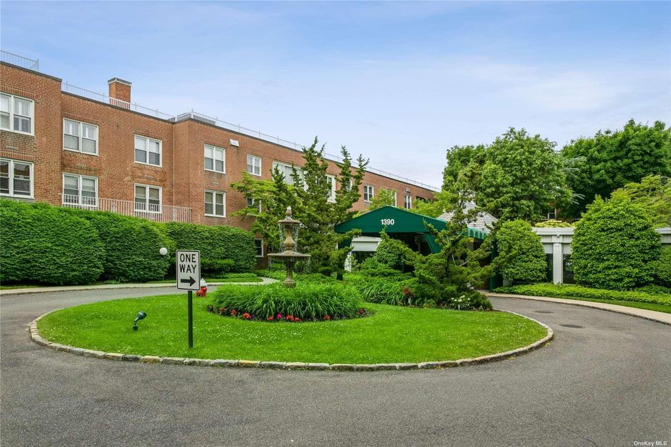 Image 1 of 28 for 1390 Broadway #122 in Long Island, Hewlett, NY, 11557