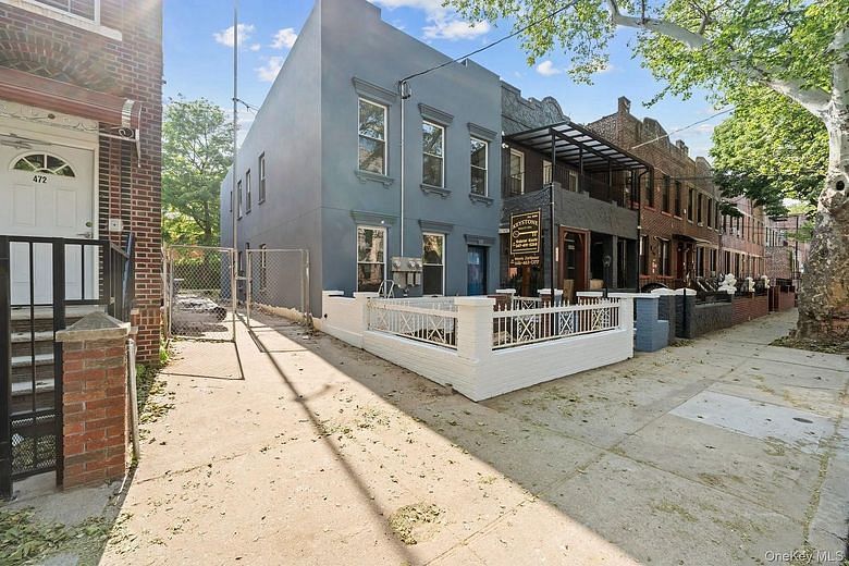 468 HERZL Street