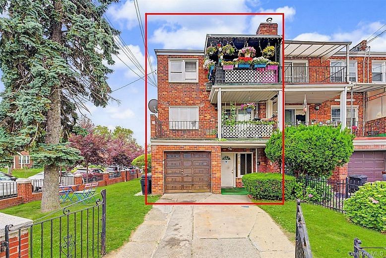 47-28 Parsons Boulevard
