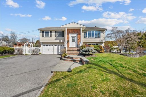 Image 1 of 27 for 47 Duck Lane in Long Island, West Islip, NY, 11795