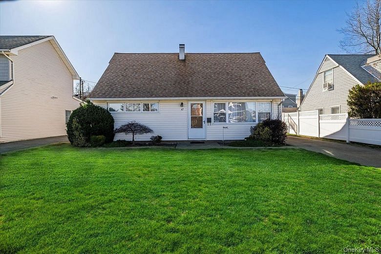 47 Hewlett Point Avenue