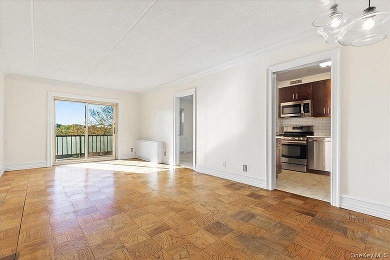 470 Halstead Avenue #5E