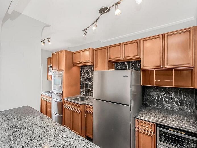 470 N Broadway #B34