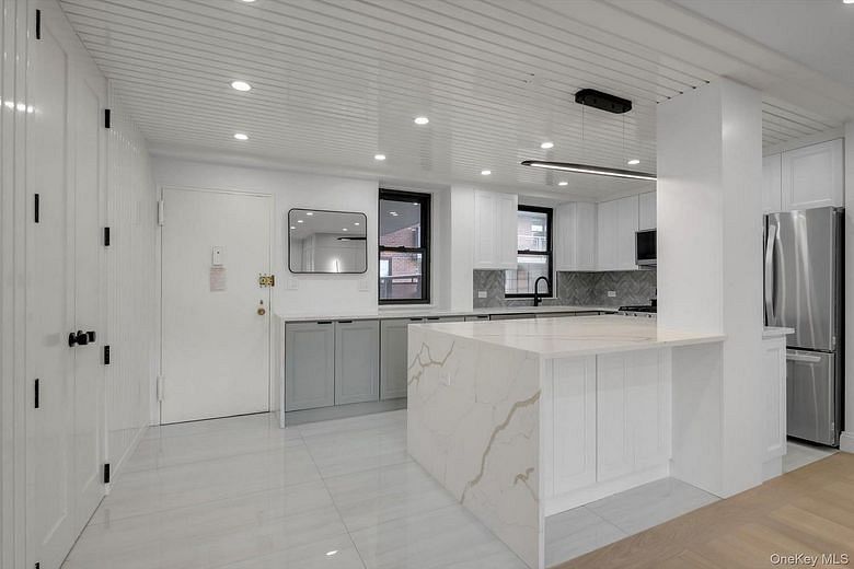 4705 Henry Hudson Parkway W #6J