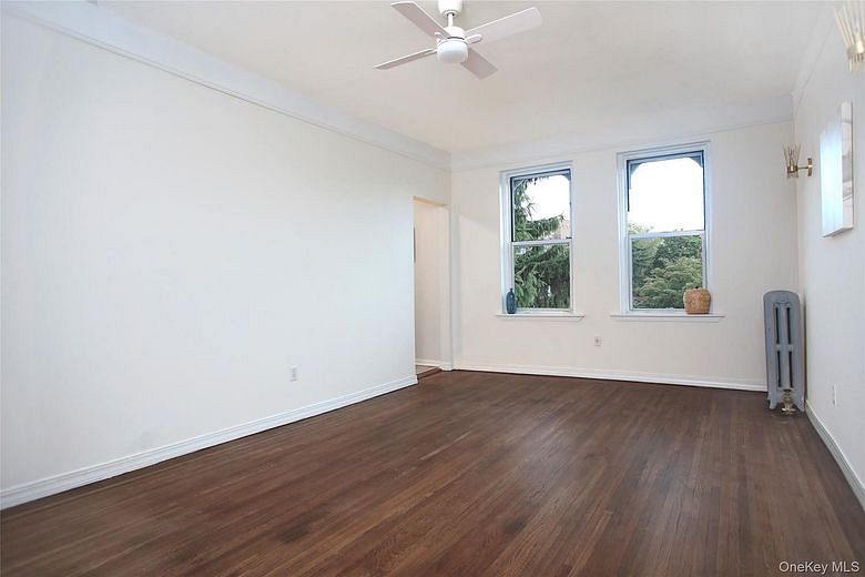 472 Gramatan Avenue #5R