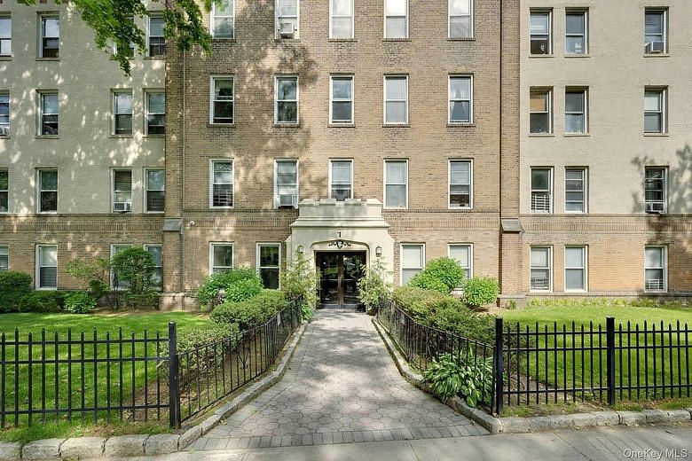 472 Gramatan Avenue #A3