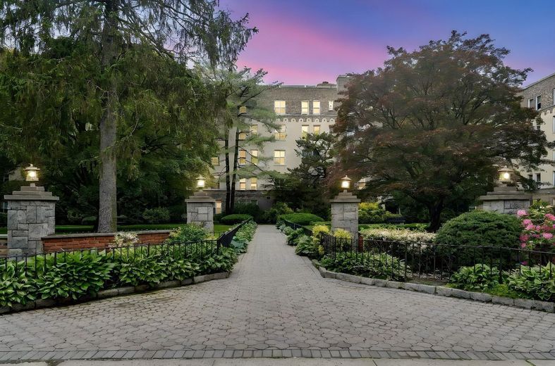 472 Gramatan Avenue #CC3