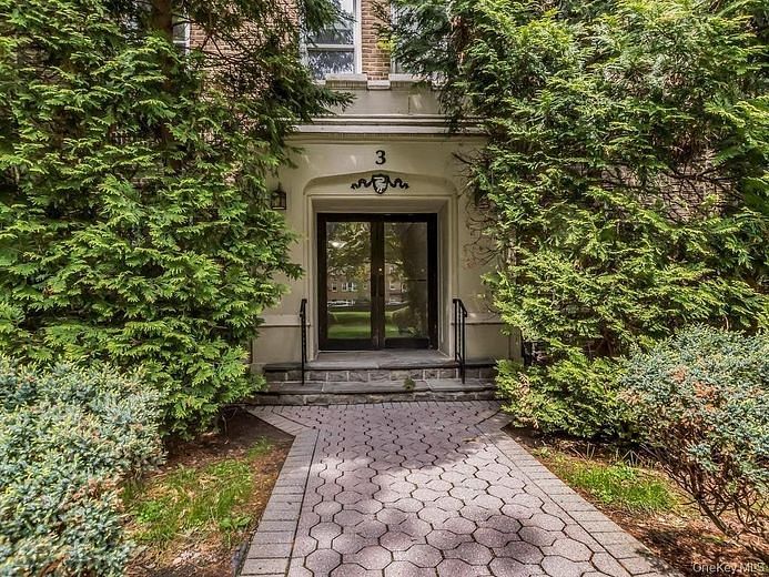 472 Gramatan Avenue #O2