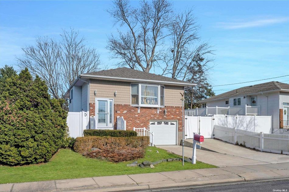 Image 1 of 33 for 33 9th Avenue in Long Island, Farmingdale, NY, 11735