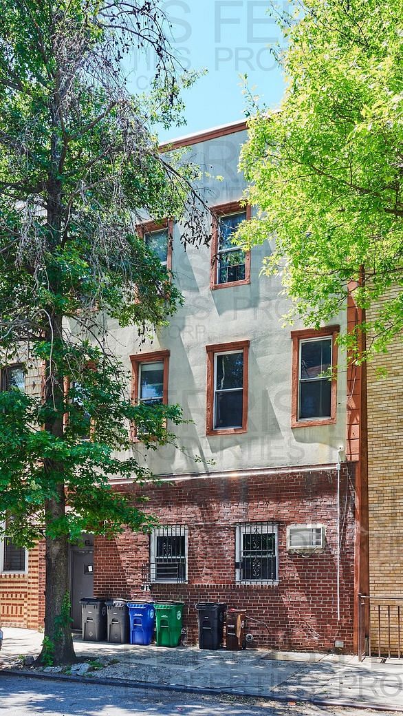 473 Humboldt Street