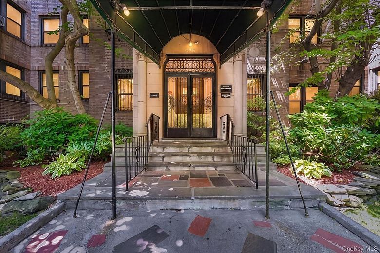475 Bronx River Road #4B