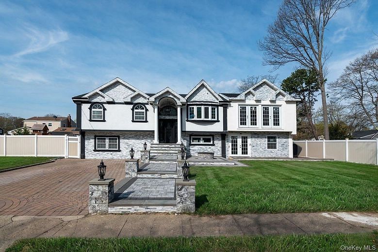 478 Mayflower Avenue